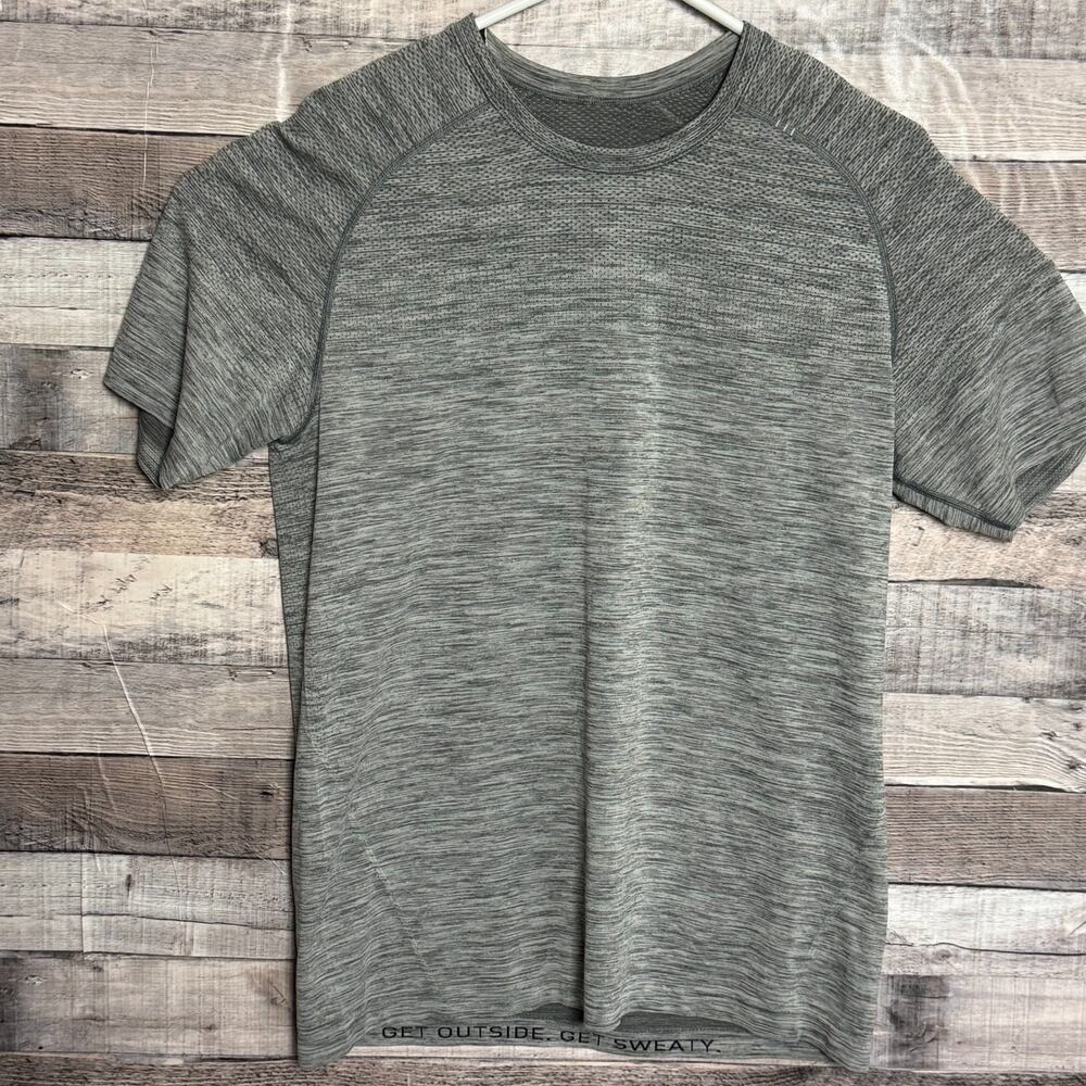 Lululemon Mens Metal Vent Tech Shirt Medium Gray Gym Performance Training